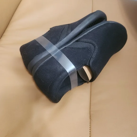 WHITIN Women's Wide Barefoot Shoes | Elastic V-Detail Classic Slip-On - Picture 10 of 10